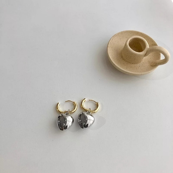 Statement Metallic Heart gold Hoop Drop Earrings - Picture 3 of 6